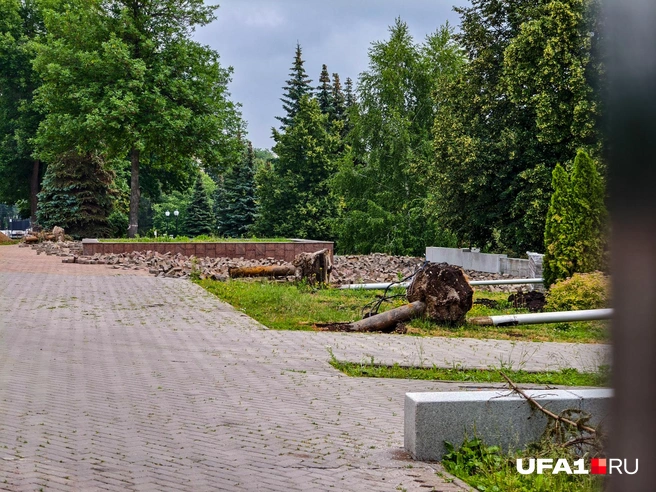 Пока идут работы по демонтажу | Источник: Булат Салихов / UFA1.RU