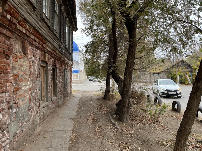 Просто одна из улочек Астрахани | Источник: Андрей Петров / V1.RU