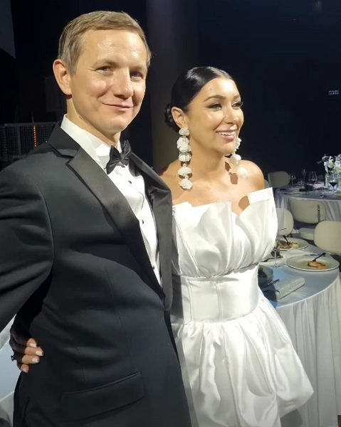 Роман Павлюченко с женой | www.starhit.ru