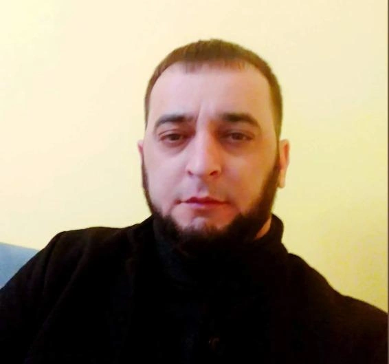 Бислан Бисултанов, предприниматель, владелец кальянной, где всё и произошло | Источник: Бислан Бисултанов / «Одноклассники»
