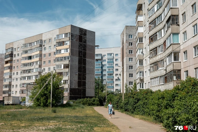 И снова район с серыми панельками | Источник: Александр Куренной / 76.RU