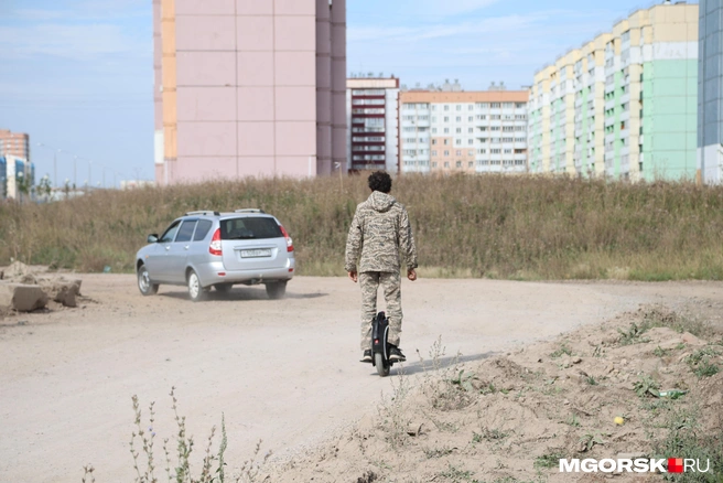 Моноколесо&nbsp;— тоже неплохой вариант, но пока сухо | Источник: Наталья Зайцева / MGORSK.RU