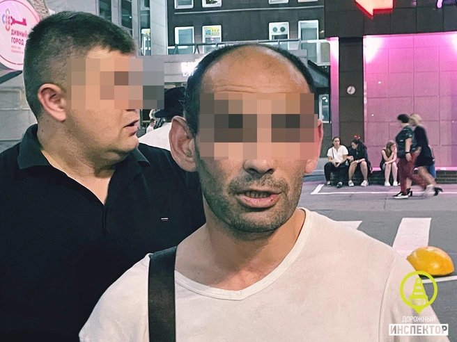«Несерьёзный ДТП». На парковке «Гранд Каньона» прохожие ловили пьяного из каршеринга | Источник: Дорожный инспектор.