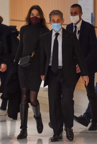 Карла Бруни и Николя Саркози в Париже
