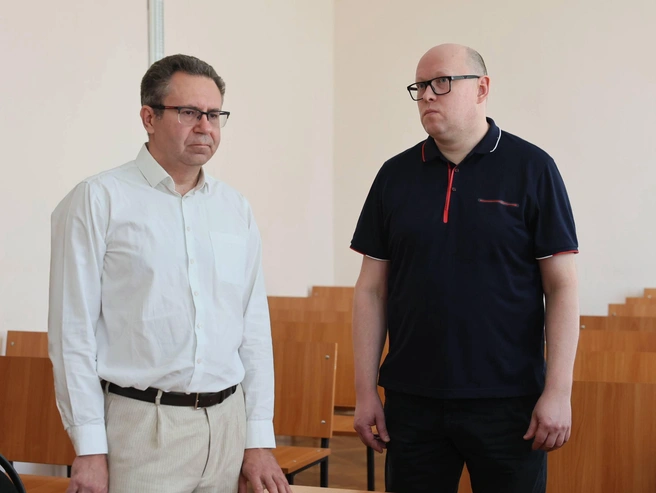 Нечаев пришел в суд с адвокатом | Источник: Михаил Шилкин 