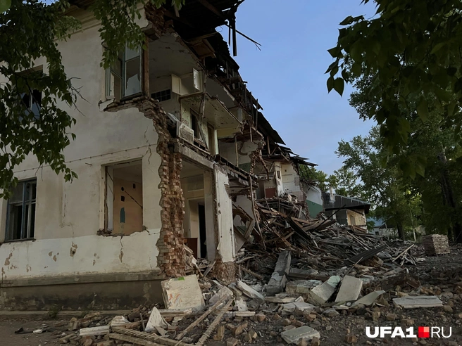 Или сам обрушился? | Источник: Андрей Бирюков / UFA1.RU