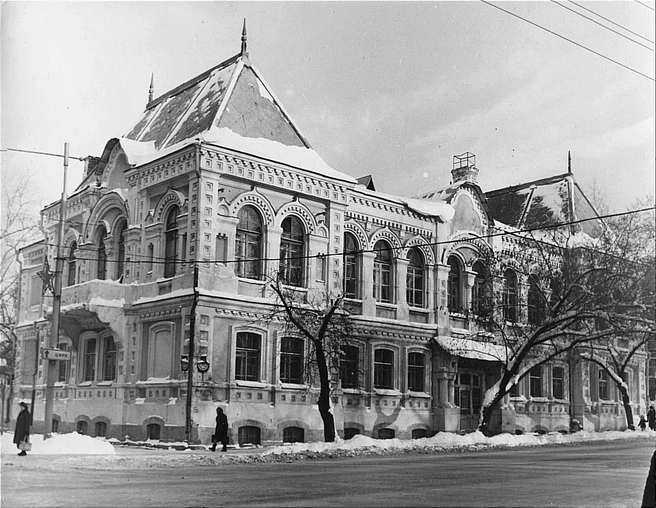 Здание духовной консистории на архиерейском подворье (современный адрес: Вилоновская, 22) в советское время стало «учебным городком» Политеха. Сейчас в этом теремке — Самарское епархиальное управление | Источник: фотофонд Самарского областного государственного архива социально-политической истории