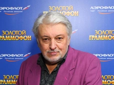 Не вставал с постели, но был окружен любовью близких: последние дни Вячеслава Добрынина в больнице