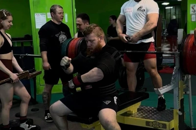 Siberian Strongman Benches 560 kg After Cupcake Diet