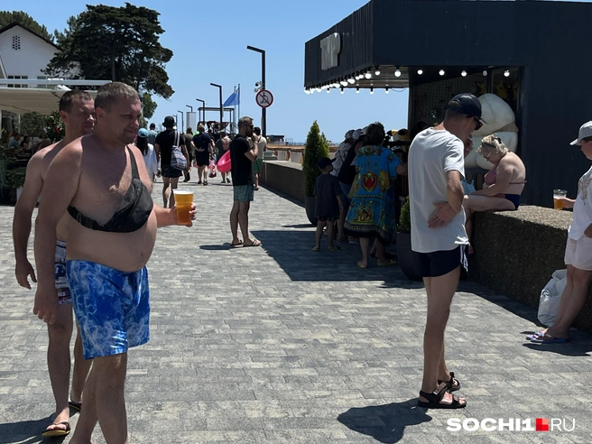 Купаться в плавках — моветон, только шорты | Источник: Анна Грицевич / SOCHI1.RU