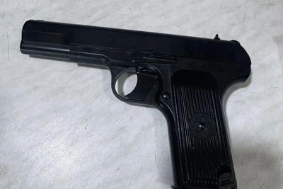 Психически больной украл шоколад в Чульмане, угрожая пистолетом