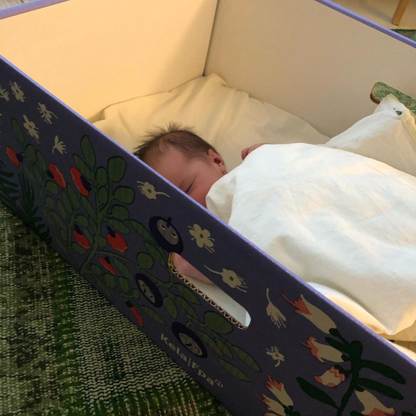 Почему финские дети спят в коробке?