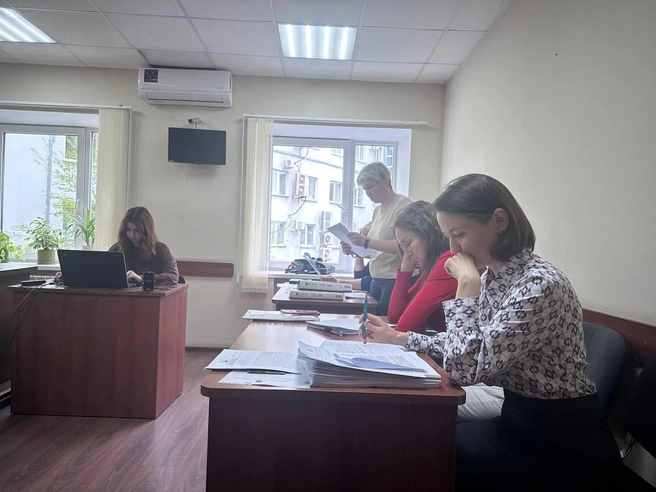 В заседании приняли участие представители застройщика, мэрии и комитета по управлению имуществом и земельным отношениям Челябинска | Источник: Ульяна Зайкова 