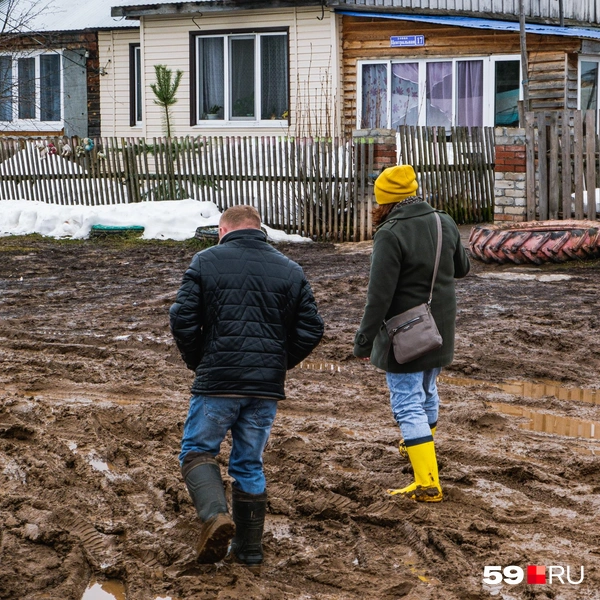 Один из труднопроходимых участков дороги | Источник: Тимофей Калмаков / 59.RU