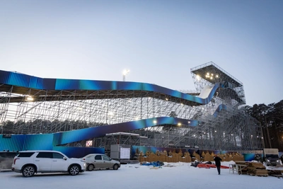 В Екатеринбурге закрыли гигантскую горку и каток