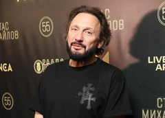 Тост Пескова, ответ Пугачевой, подарки от SHAMAN и Лепса: как прошел юбилей Стаса Михайлова — видео