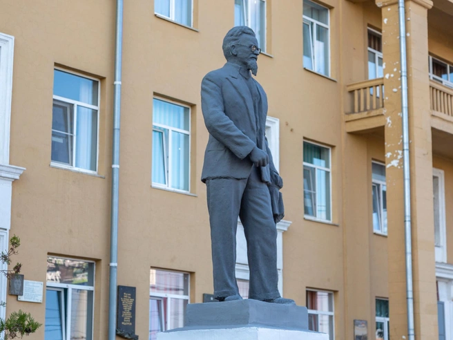 Смотрим, как Михаил Калинин выглядит после обновления | Источник: Константин Завриков / V1.RU