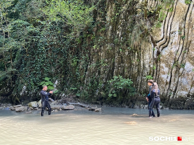 За аренду гидрокостюма нужно отдать 1000 рублей | Источник: Анна Грицевич / SOCHI1.RU