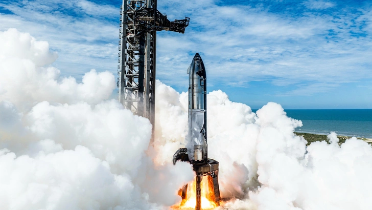 В дыму и пламени: посмотрите, как компания SpaceX провела огневые испытания ракеты Starship перед 10-м полетом | Источник: SpaceX