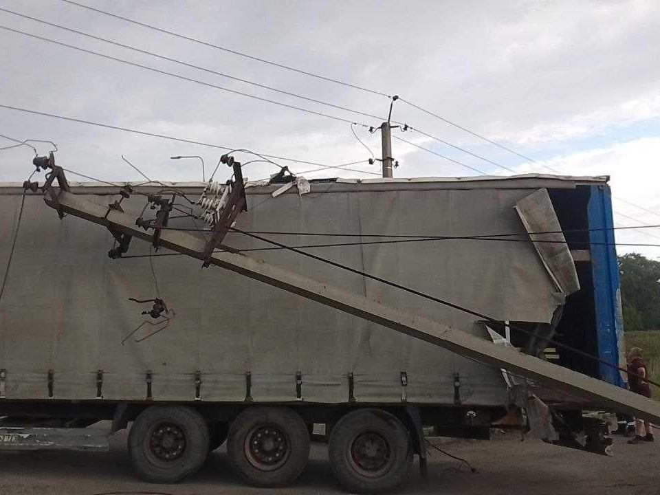 В Челябинске тысяча домов осталась без света из-за аварии с фурой