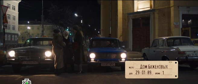 Баженовы жили в доме на Советской улице, 6/10. Сейчас здесь ведутся работы и вид загорожен строительными материалами | Источник: кадр из сериала «Душегубы» (18+), реж. Алексей Быстрицкий, Максим Кубринский, НТВ, 2025 год
