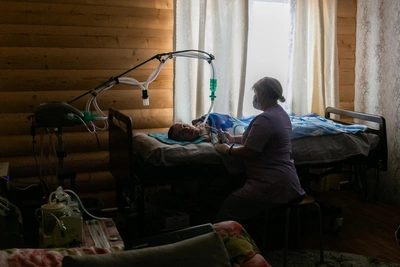 Парень с миодистрофией Дюшенна ездил на концерт «Сплин» с ИВЛ