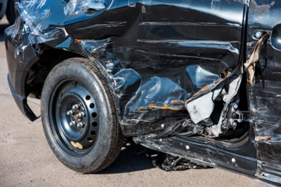 Бесправник на Toyota врезался в дерево в Углегорском районе