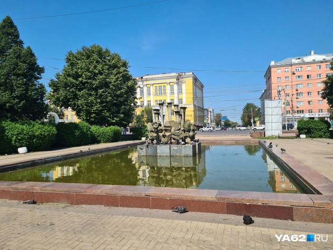 Так выглядит фонтан на Театральной площади | Источник: Светлана Коновалова / YA62.RU