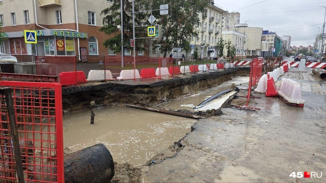 После дождей все трубы в воде | Источник: Алёна Кисель / 45.RU