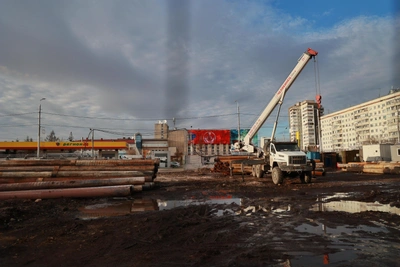 Под Копыловским мостом начали строить бизнес-центр