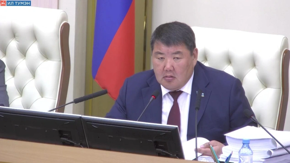 Спикер Алексей Еремеев посоветовал хорошенько подумать над проектом КоАП и штрафными санкциями | Источник: трансляция XIII пленарного заседания Государственного Собрания (Ил Тумэн) РС (Я)