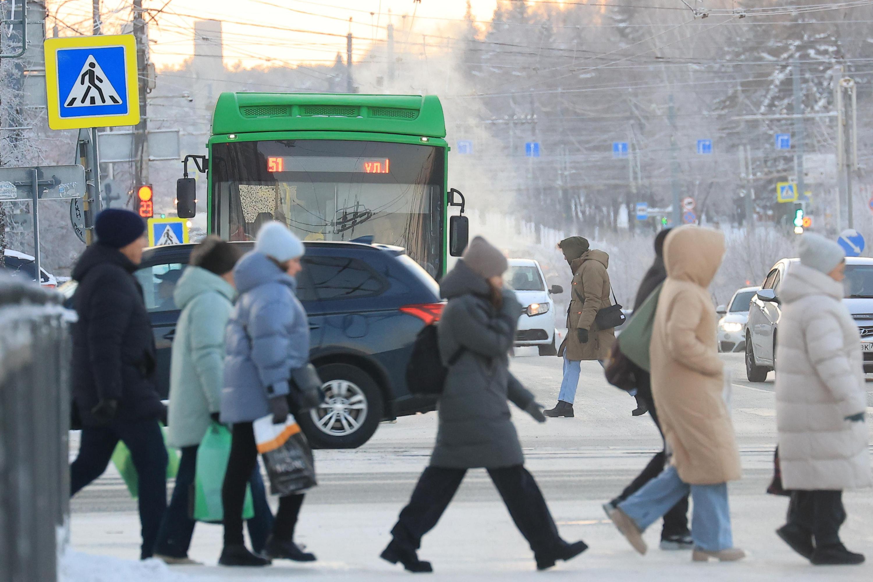 В Барнауле автобус сбил молодую девушку на пешеходном переходе - 29 декабря  2023 - НГС22.ру