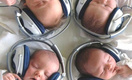 Женщина родила две пары близнецов одновременно