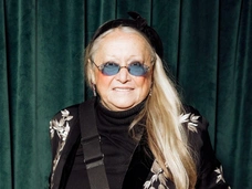 Модная Татьяна Михалкова, убегающий парень Аглаи Тарасовой, Дмитрий Губерниев с сыном на премьере фильма «Первый на Олимпе»