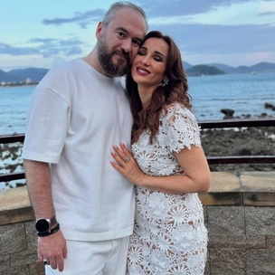 Жених Анфисы Чеховой, свадьба с которой будет летом, вышел в свет с бывшей женой