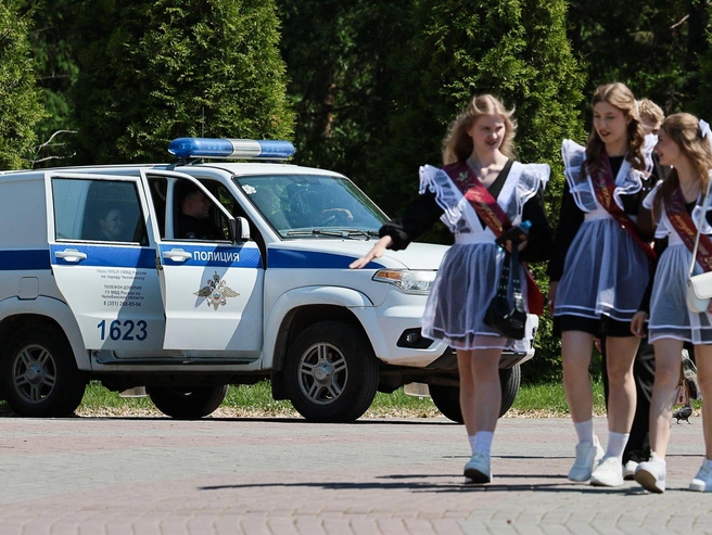 После линеек выпускники отправились гулять по городу | Источник: Наталья Лапцевич