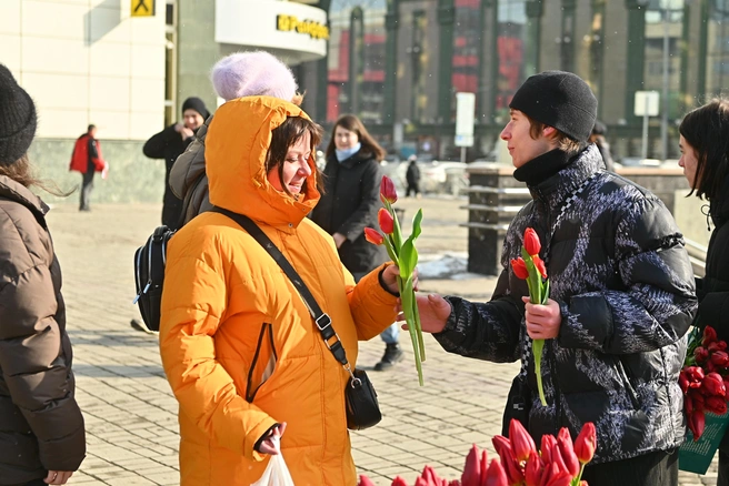 Казалось бы, просто цветы, а приятно  | Источник: АСМ Мебель 