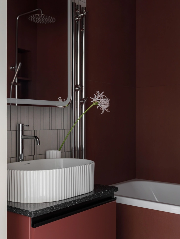 Раковина, Kerama Marazzi. Полотенцесушитель, «Сунержа». Смеситель, Bohemia. Керамогранит, мозаика, Impronta, Italgraniti Nuances. | Источник: Елизавета Гуровская. Стиль: Анна Стрижак