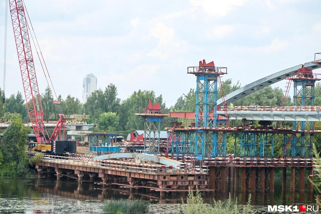 Мост в процессе сборки | Источник: Дмитрий Толстошеев / MSK1.RU