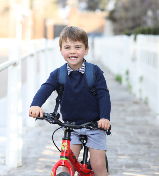 Принцу Луи три года. 15 трогательных фотографий младшего сына Кейт Миддлтон и Уильяма
