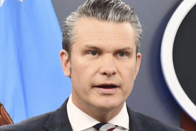 Пит Хегсет назван 'аферистом' из-за трат на крабов и рояли