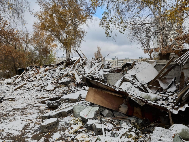Площадку готовят под новостройки. Уже известно, что на территории построят девять разноэтажных домов от 10 до 30 этажей с подземными и надземными паркингами | Источник: Александр Ощепков / NGS.RU