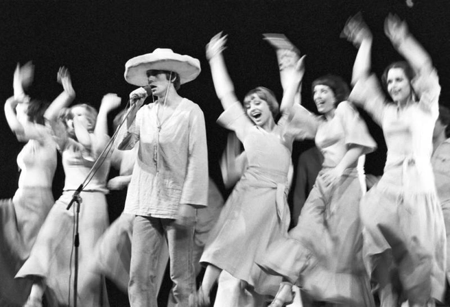 Музыкальный спектакль театра «Ленком» «Звезда и смерть Хоакина Мурьетты» стала «звездной» и для группы «Аракс» — зрители были потрясены не только игрой Александра Абдулова и Николая Караченцова, но и игрой музыкантов | Источник: Легендарная группа «Аракс» / vk.com