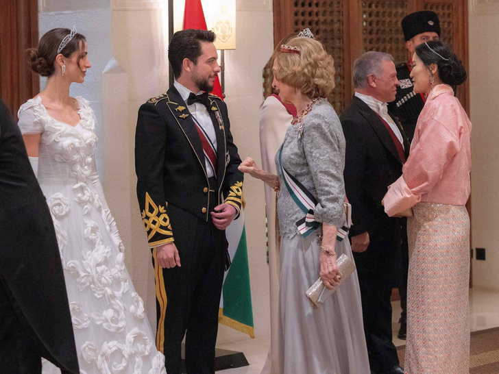 Самая красивая невеста Востока: как выглядела будущая королева Иордании на своей свадьбе