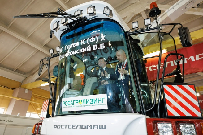 ВИП-гости проявили интерес к стенду генерального партнера выставки | Источник: Денис Полуэктов