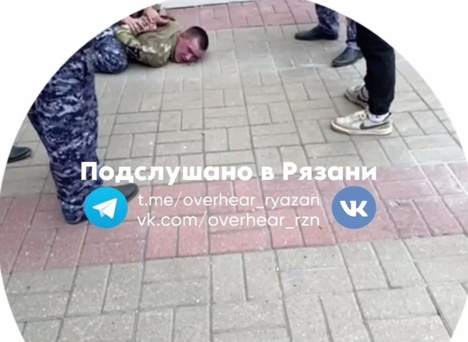 На Почтовой росгвардейцы скрутили мужчину в военной форме | ya62.ru