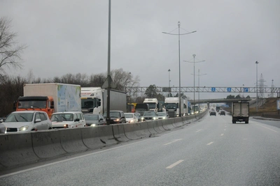 Пробка у Красавинского моста: водители шутят в заторе