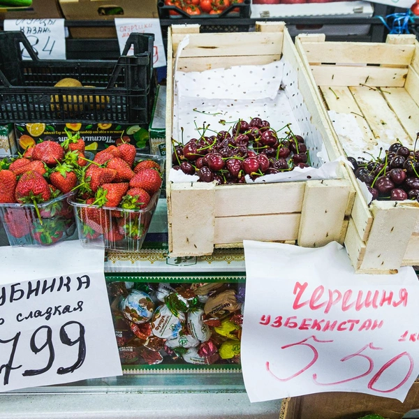 Хоть выбора и немного, черешня тут, видимо, нарасхват | Источник: Тимофей Калмаков / 59.RU