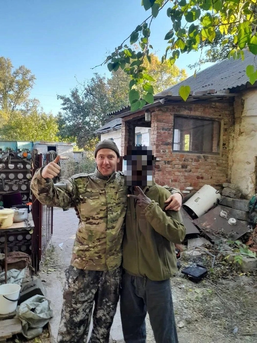 Александр с сослуживцем | Источник: родные Александра Хачатурова
