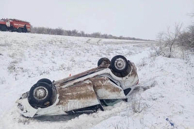 Лада X-Ray перевернулась под Волгоградом, есть жертвы